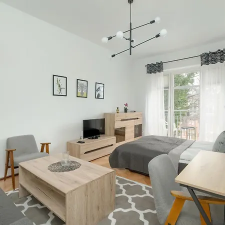 شقة Cosy Studio In The Centre Of With Balcony By Renters