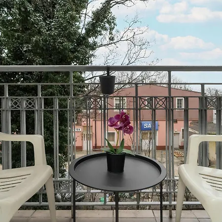 Cosy Studio In The Centre Of With Balcony By Renters