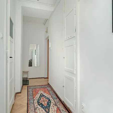 شقة Cosy Studio In The Centre Of With Balcony By Renters بوزنان